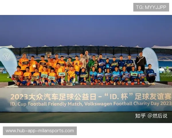 “足球公益月启动，推动全民参与足球运动”，足球公益活动标语