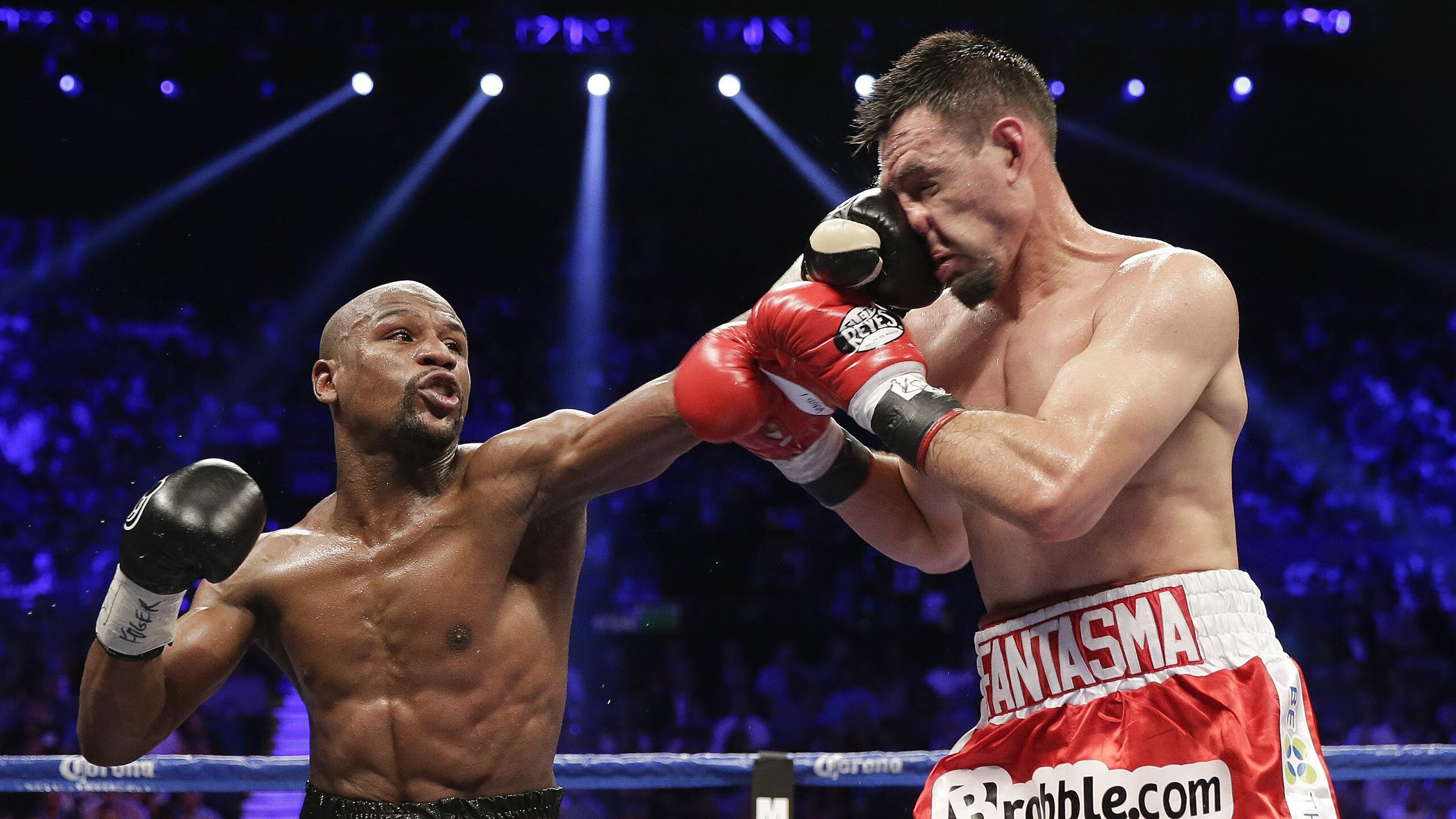 世界杯带动足球文化周边产业发展 球星漫画、桌游畅销